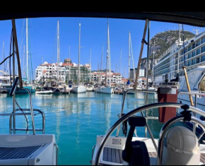 LUXURY YACHT STAY 